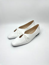 Load image into Gallery viewer, Square Toe Leather Enamel Pumps　-White-
